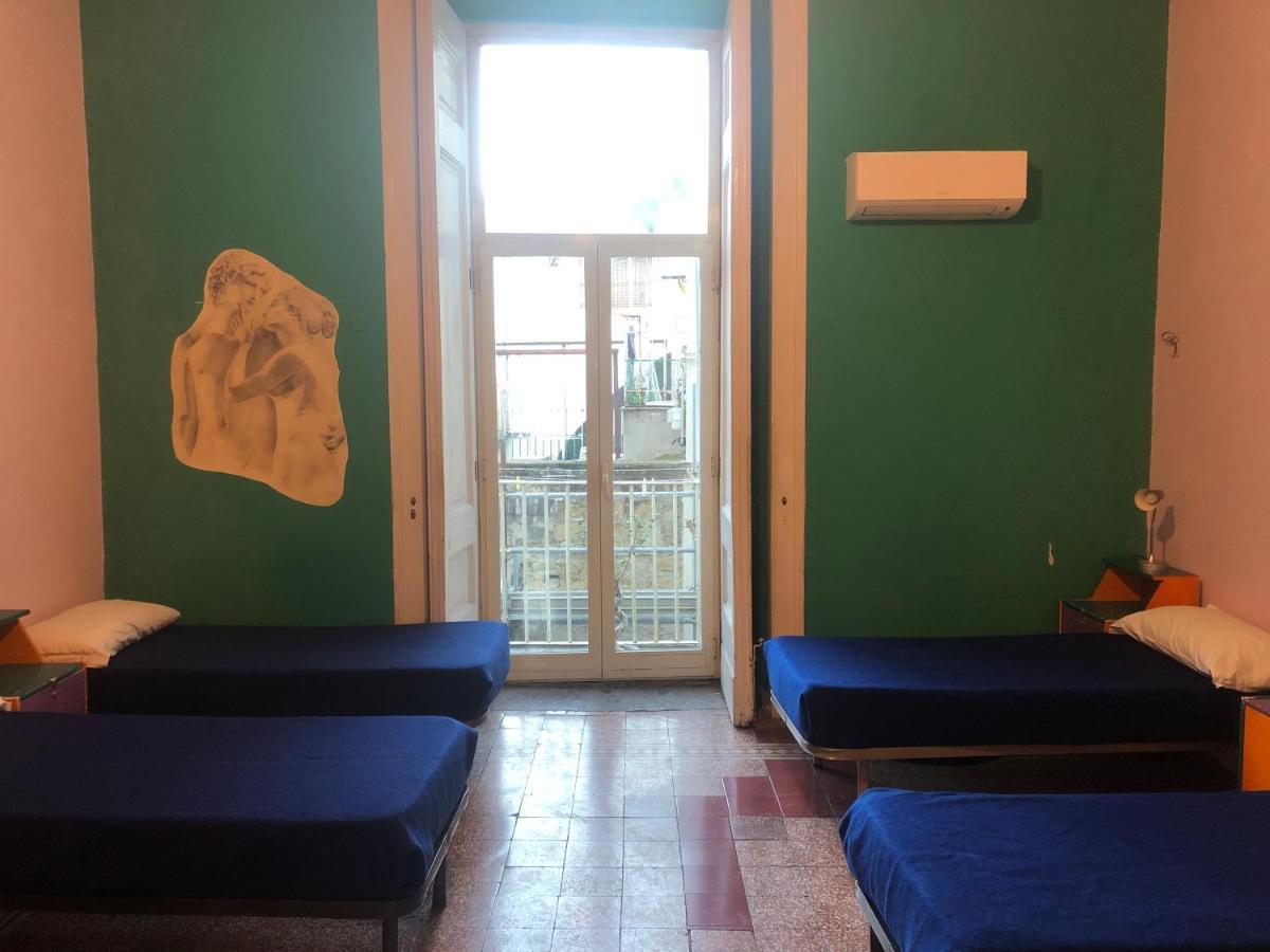 6 Small Ostello Napoli